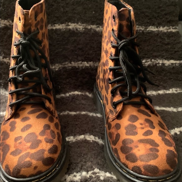 CHARLES ALBERT animal print, lace up boots. NWNT. Size 6. - Picture 2 of 8